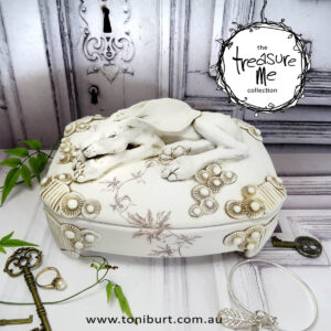 porcelain hare on box rect gold 01