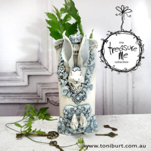 porcelain hare on vase blue floral 01